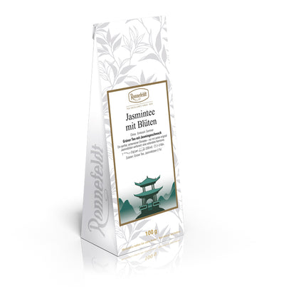 Jasmintee mit Blüten